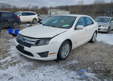 2010 Ford Fusion Hybrid z USA, uszkodzony, nr VIN 3FADP0L33AR359921